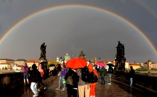 Praga magica: arcobaleno su Ponte Carlo